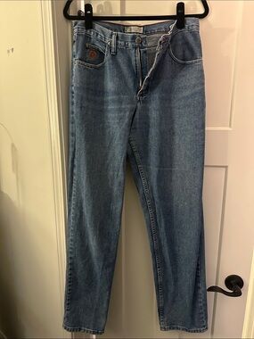 Women’s Straight Jeans in Medium Blue